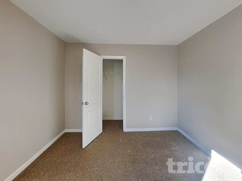Building Photo - 2803 Yurman Rd