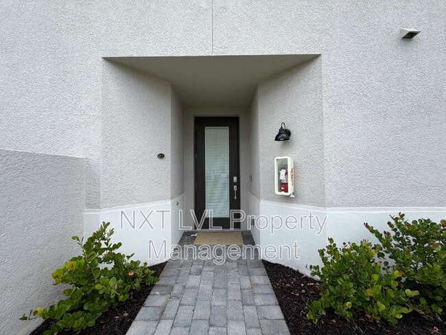 Building Photo - 16570 Ridgeview Cir