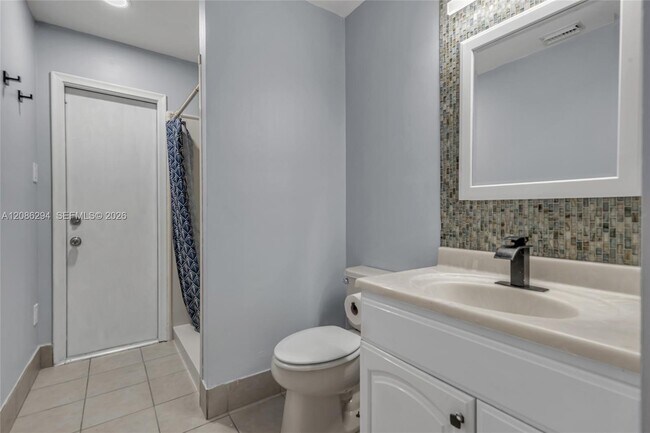 Building Photo - 1050 Summit Trail Cir