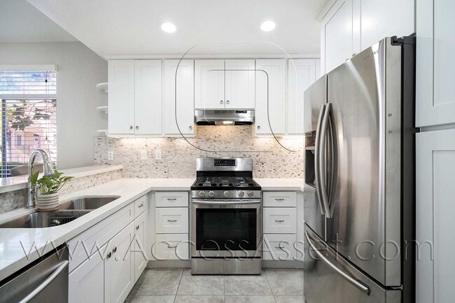 Building Photo - Luxury 2 Bed/2 Bath Condo Home In The Desi...