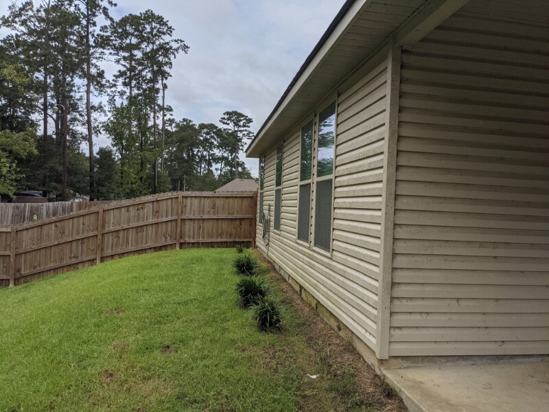 Building Photo - 8194 Fairlane Dr