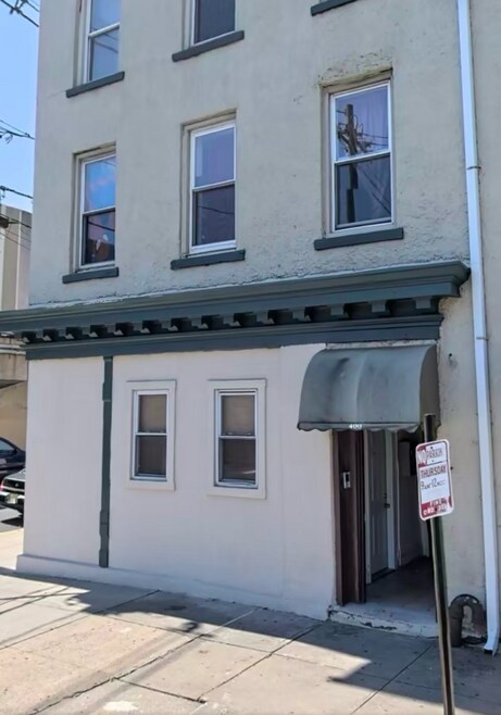 Building Photo - 400 Livingston St
