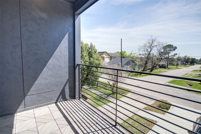 Building Photo - 5113 Hershe St