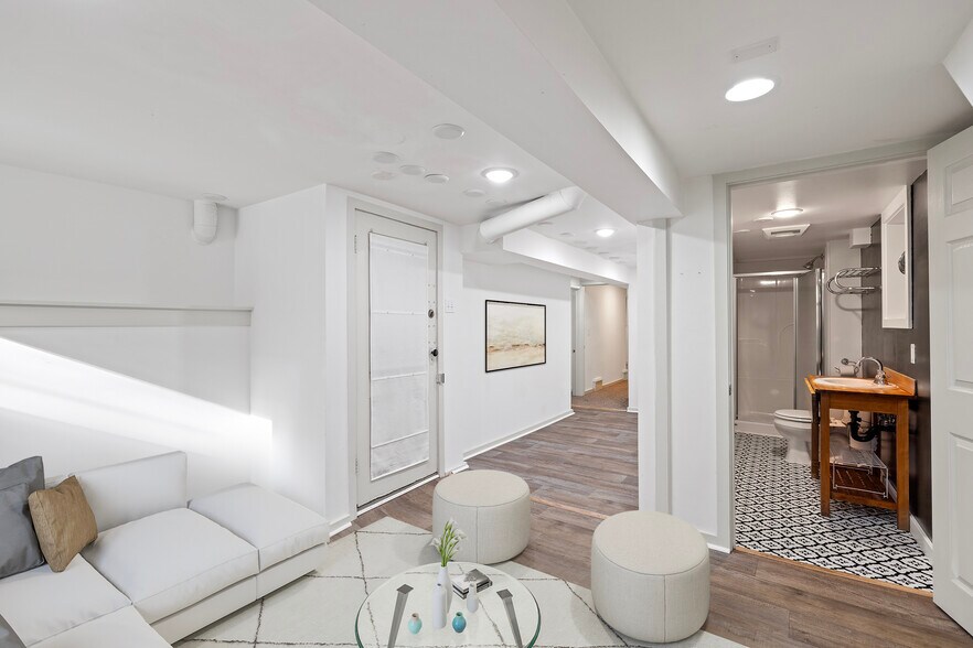 Family room - 2338 NW Hoyt St