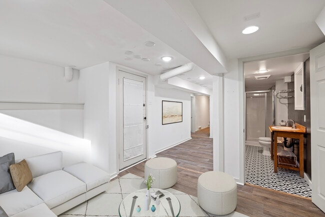 Family room - 2338 NW Hoyt St