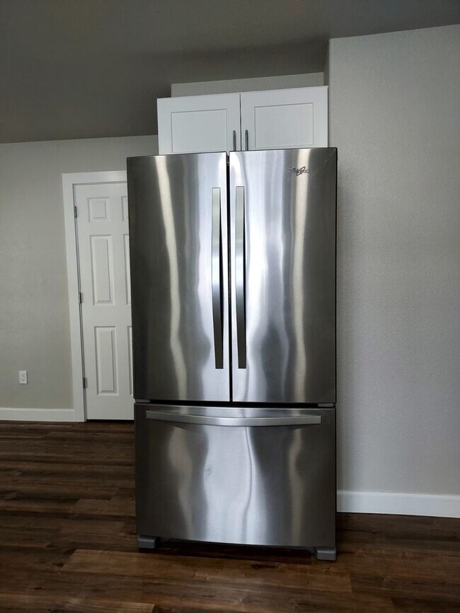 Building Photo - 2 Story Remodeled Single-Family Home in Po...