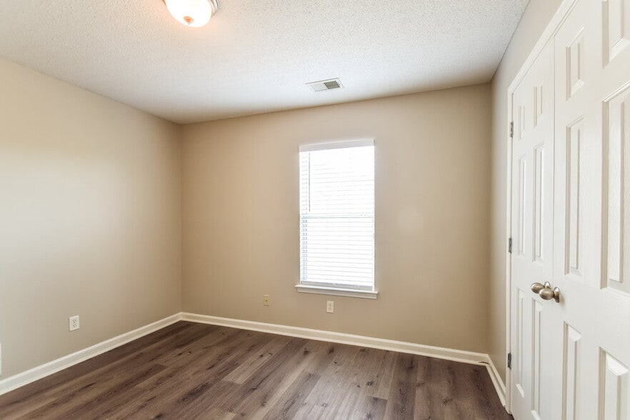 Building Photo - 9890 Vista Ridge Dr