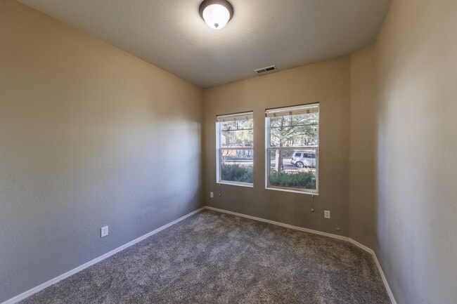 Building Photo - 19 W Soap Creek Trail