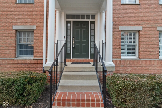 Building Photo - 2068 Broughton St