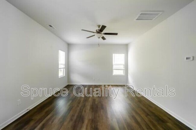 Building Photo - 1941 Glenburn Dr
