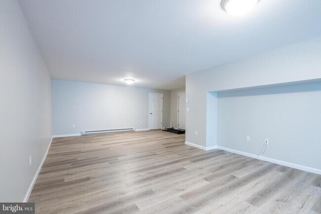 Building Photo - 419 Woodward St