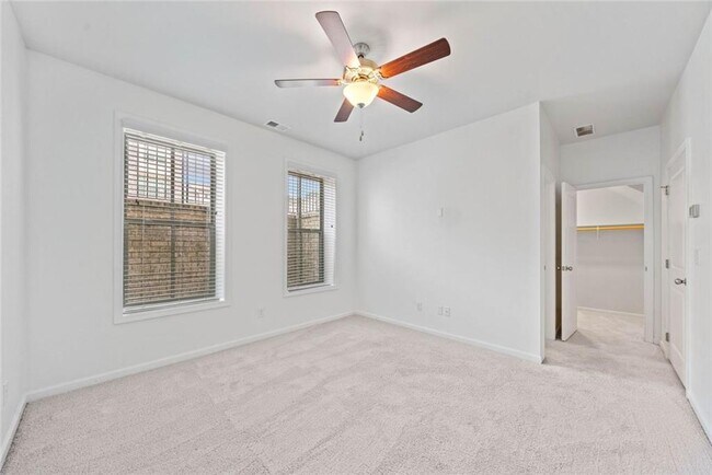 Building Photo - 4232 Hickory Pne Aly