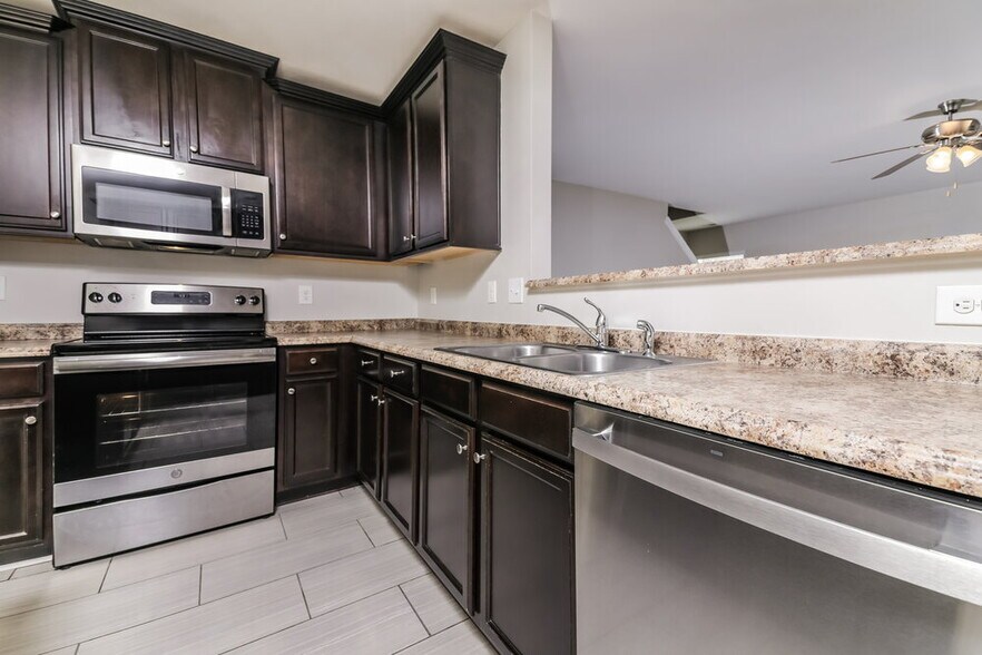 Building Photo - 8007 Spiderlily Ct