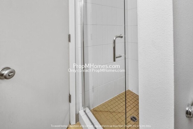 Building Photo - Cozy Two Bedroom Condo at Oswego Terraces!