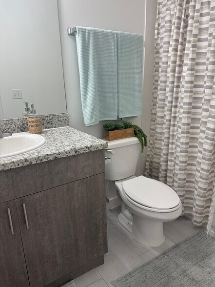 Building Photo - 520 W 79th St