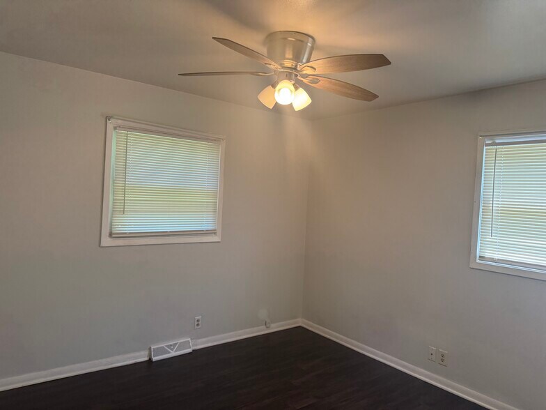 Main Bedroom - 7211 W Brentwood Ave