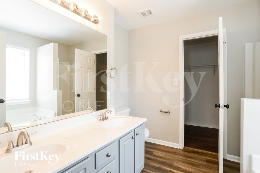 Building Photo - 4230 Chatterleigh Dr
