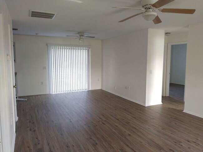 Building Photo - 3 bedroom 2 bathroom Pool House price redu...