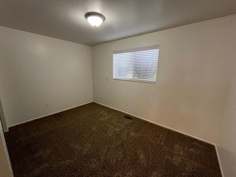 Building Photo - 157 E 850 S
