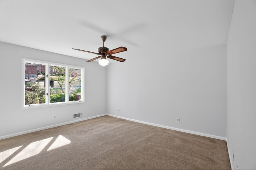 Building Photo - 194 Millbrook Farm Rd