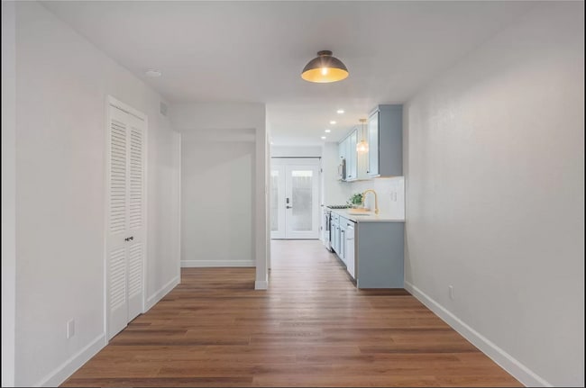 Building Photo - 2425 Ashdale Dr