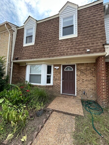 Building Photo - 717 Westminster Ln