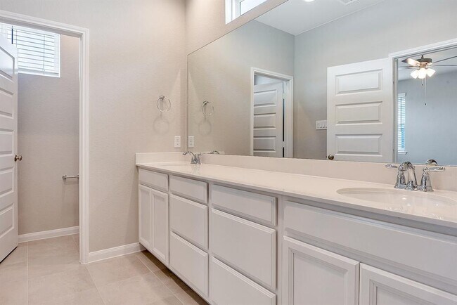 Building Photo - 9814 Magnolia Village Ln