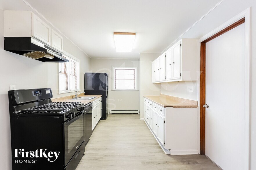 Building Photo - 2524 Golfview Dr