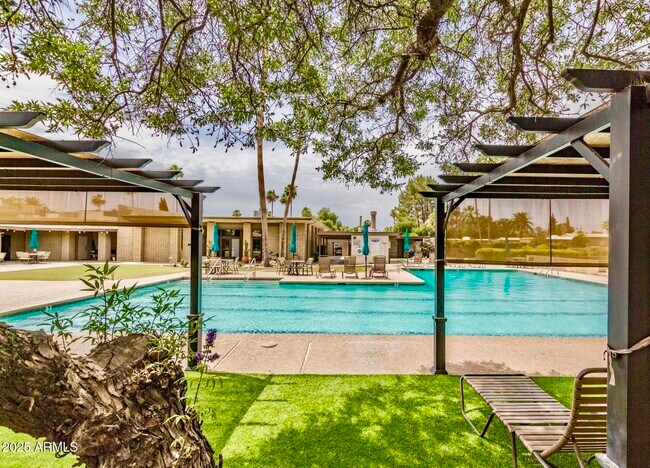 Building Photo - 4800 N 68th St