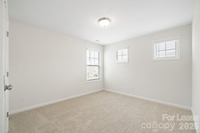 Building Photo - 1024 Arbury Way