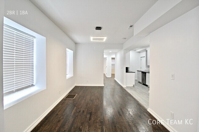 Building Photo - 7 E 38th St