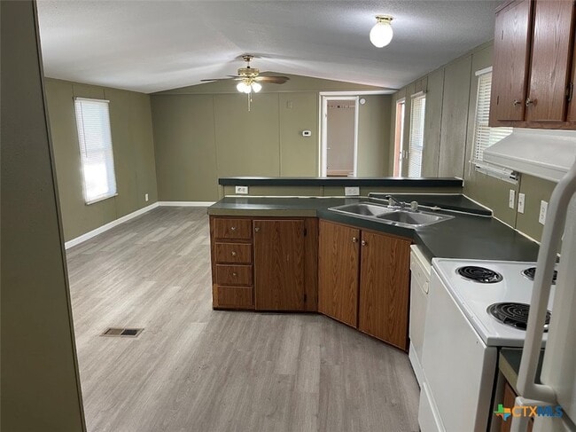Building Photo - 122 Sonnyland Dr
