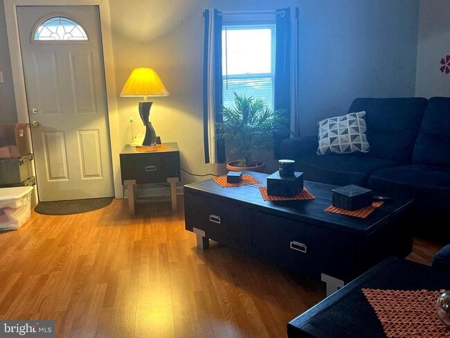 Building Photo - 695 W Kings Hwy