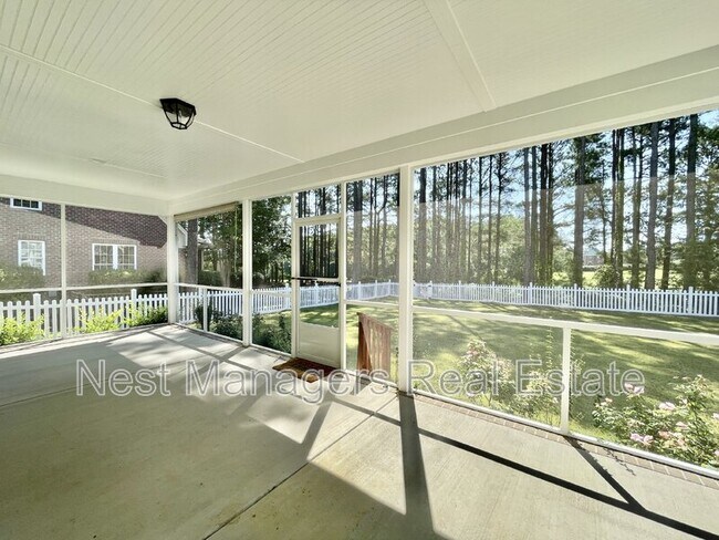 Building Photo - 36 Micahs Way N