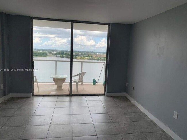 Building Photo - 1301 NE Miami Gardens Dr