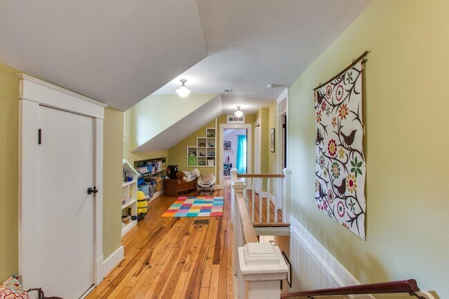 Building Photo - CHARMING RENOVATED TUDOR | WALK TO VANDERBILT & BELMONT