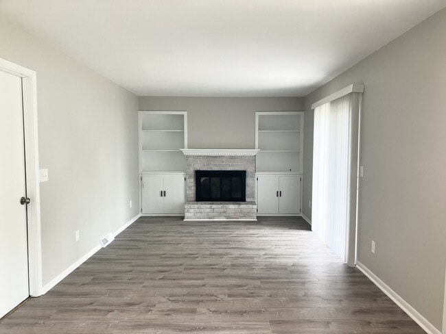Building Photo - 15120 W Kingsway Dr