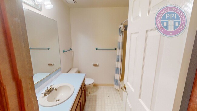 Building Photo - Room to Roam at Hidden Springs in West Linn! Pets OK!