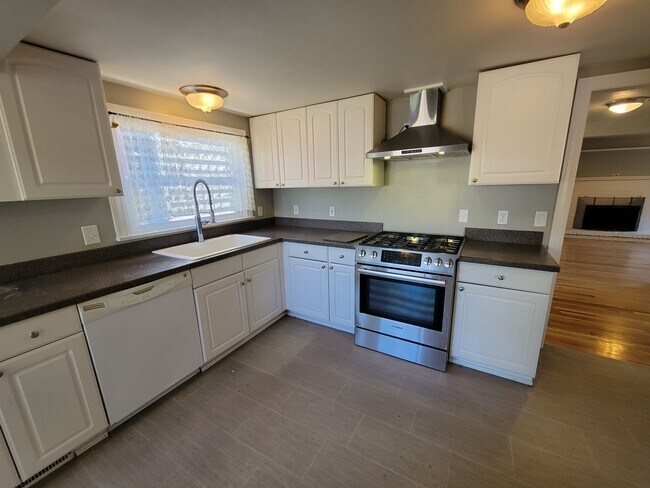 Building Photo - Gorgeous Oasis in Licton Springs Available...