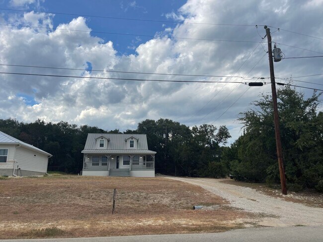 Building Photo - NEW ON MARKET