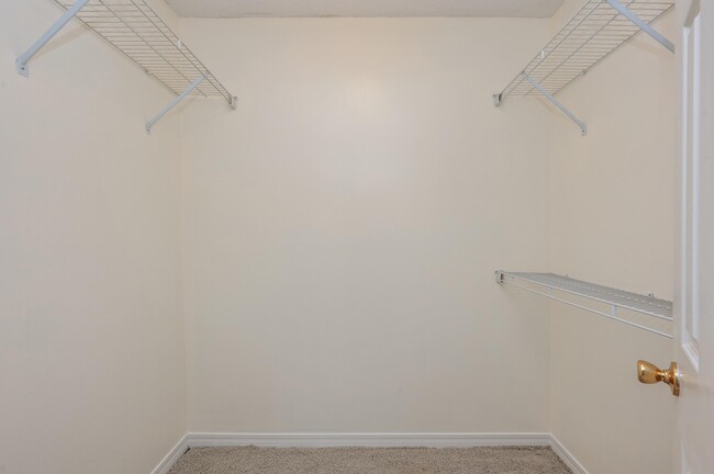Building Photo - 437 S Shore Dr