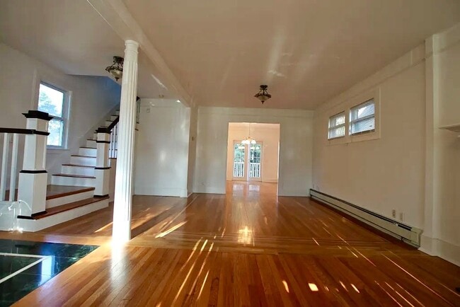 Building Photo - 1522 Dwight Pl