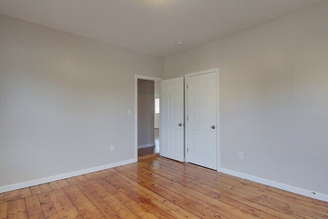 Building Photo - 520 Main St