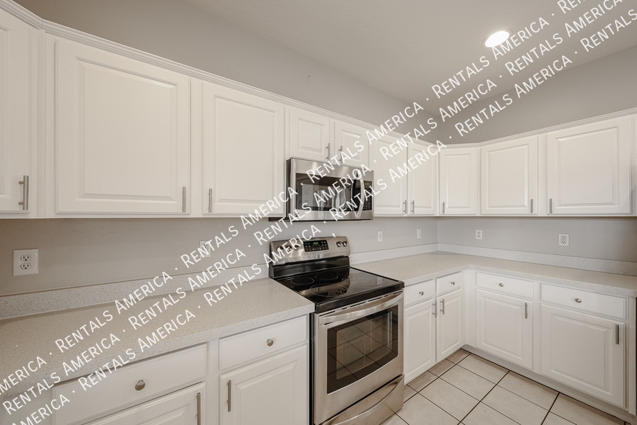 Building Photo - 14605 W Verde Ln