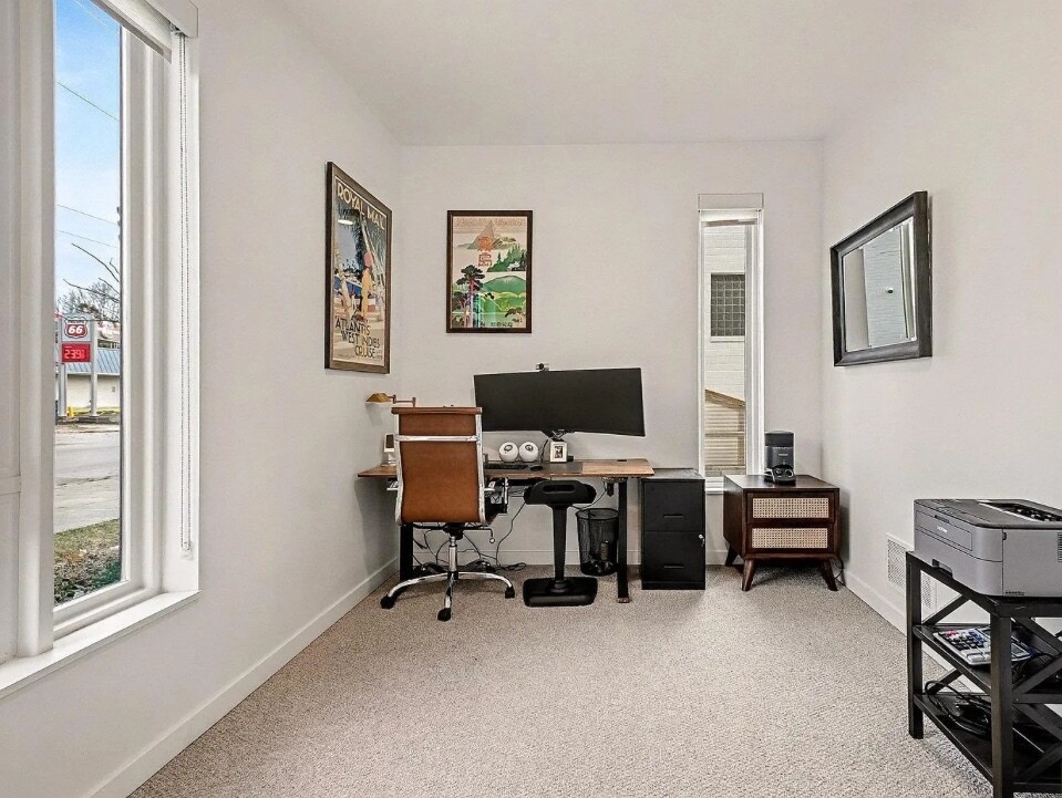 Building Photo - 5302 Elmwood Plz