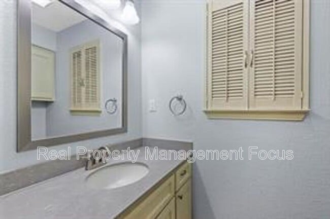 Building Photo - 14722 Overview Dr