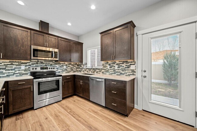 Building Photo - Introducing a Stunning 3 bedroom New Duplex! - Pets Welcome!