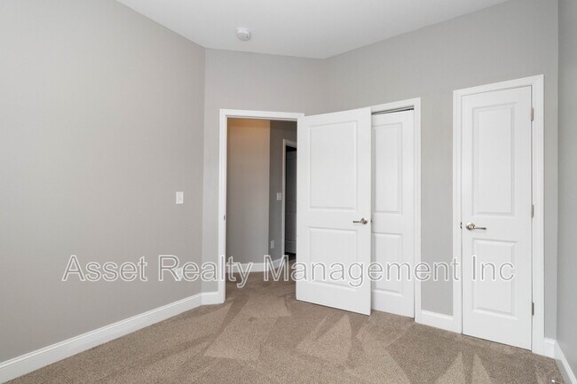 Building Photo - 4839 Lake Ln