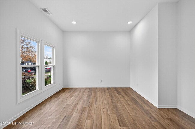 Building Photo - 508 Lilly Ave
