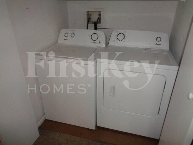 Building Photo - 1 Birch St